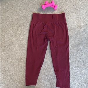FABLETICS Maroon Cropped Medium Capris EUC